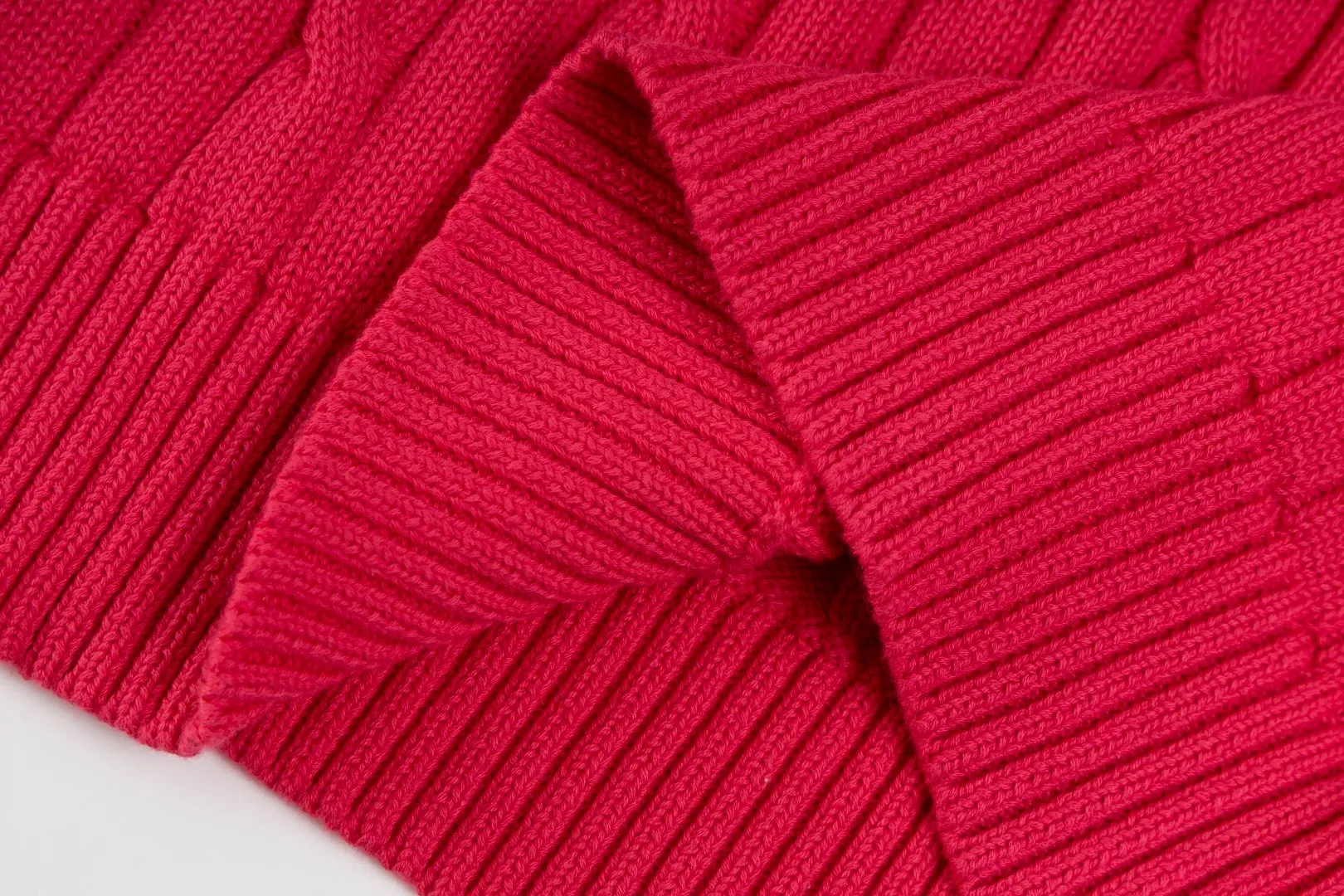 P210 #R90 RALPH LAUREN Thirteen colors of Ralph Lauren classic small label embroidery V-neck pullover cable cardigan sweater women's top, high-density LOGO embroidery on the chest, original customization of tag accessories. Made of pure cotton yarn, pure cotton is skin-friendly and comfortable, small label war horse embroidered twist button V-neck sweater🐎High quality, follow the blogger to learn how to wear it! Let’s buy a Ralph Lauren cable sweater. It’s a super hard-to-find series after it became popular. It’s hard to find one on the official website. It’s simple and practical to wear, with a lazy and loose feel. The thickened fabric has more texture, feels soft and delicate, and has a loose fit. Whether worn alone or layered, you can wear different styles of fashion with just one piece!   Size： Sleeve length: 60/61/62/63